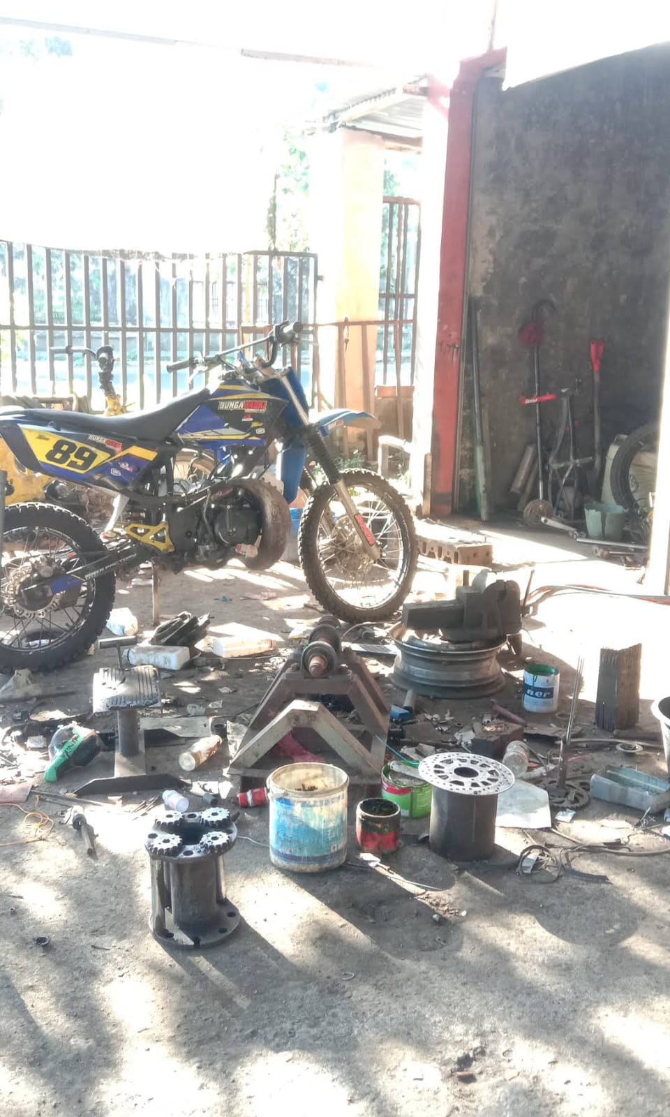 [Gambar Servis Motor Trail]